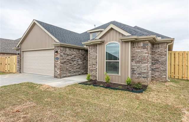 Gorgeous 3-Bed, 2-Bath Home - Available Mid December photos photos