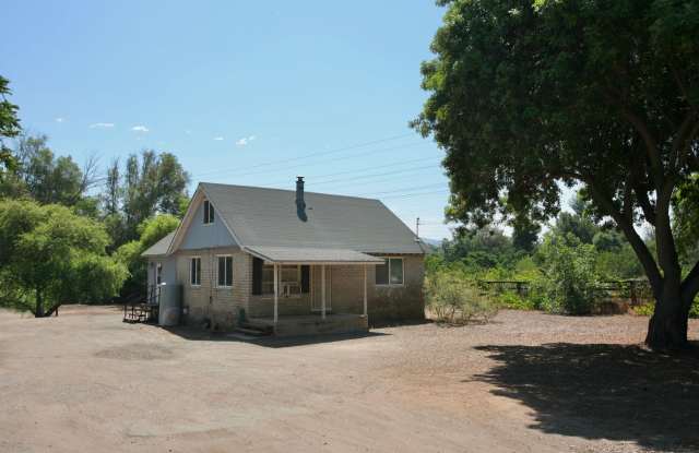 3 Br that is a little bit country - 11127 California 67, San Diego County, CA 92040