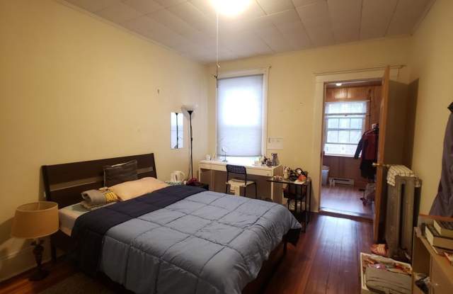 Comm  Allston MBTA GL(B) + Prime Location photos photos