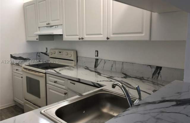1027 Twin Lakes Dr Gallery 4