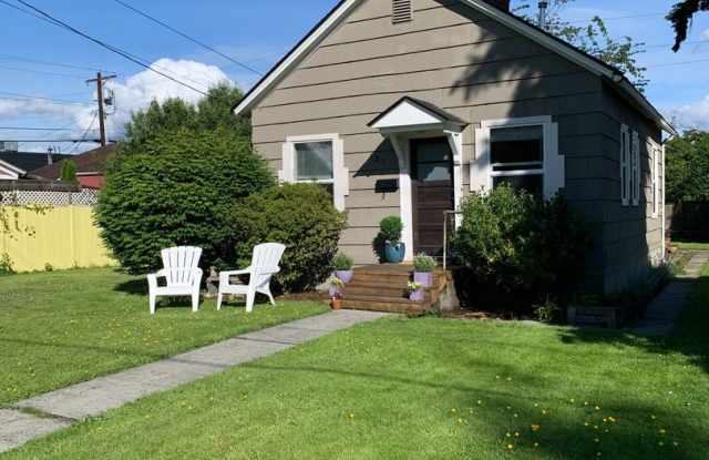 Cute one story rental in snohomish - 127 Maple Avenue, Snohomish, WA 98290