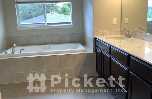 2427 NE Boulderstone Court Gallery 4