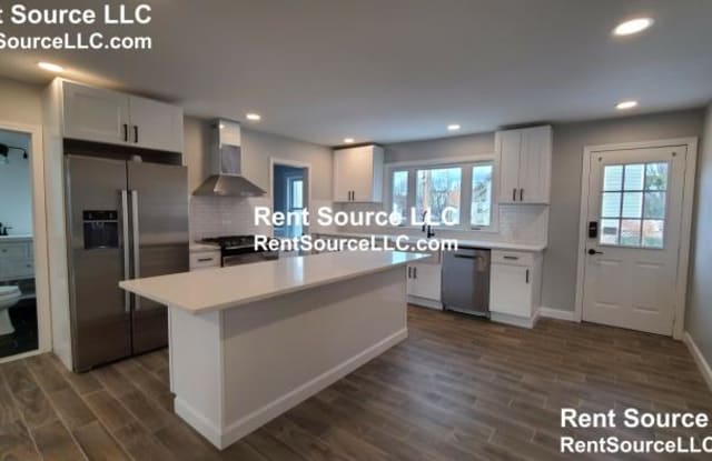 16 Lyons St. - 16 Lyons Street, Watertown Town, MA 02472