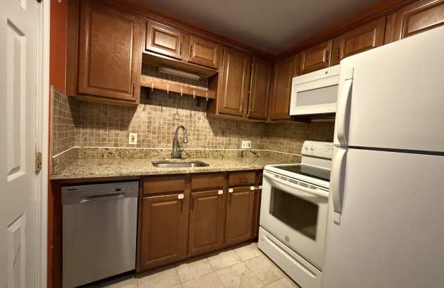 8 Kittredge Street Apt. 6 - 8 Kittredge Street, Boston, MA 02131