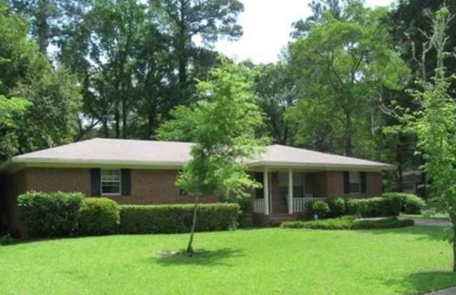 4 BEDROOM HOME - 2305 Skyland Drive, Tallahassee, FL 32303 4 BEDROOM HOME - 2305 Skyland Drive, Tallahassee, FL 32303