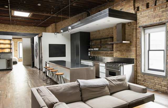 211 Washington Avenue N Gallery 3