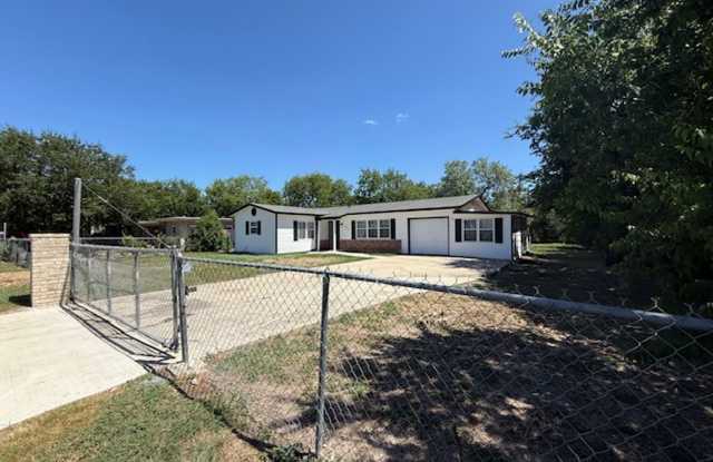 Huge Yard Front and Back over .39 acres 4 Bedroom 3 Full Bath- Donaldson Terrace Neighborhood photos photos