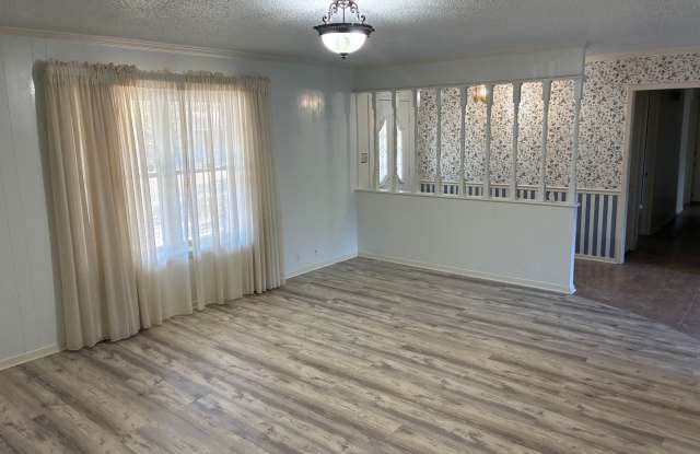 414 Walnut Gallery 4