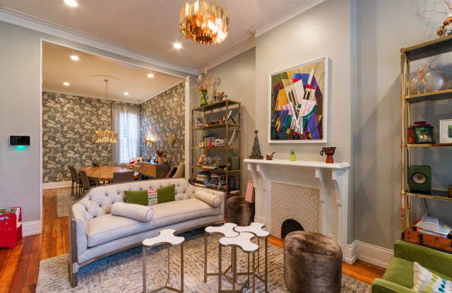 5 Bedroom Townhouse in Spruce Hill photos photos