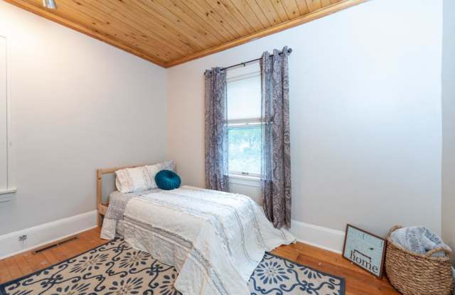 4704 Harriet Avenue Gallery 4