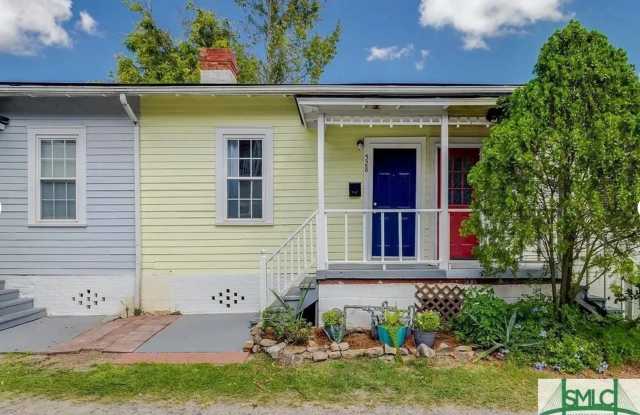 Renovated 1-Bedroom Townhome in Savannah’s Historic District photos photos