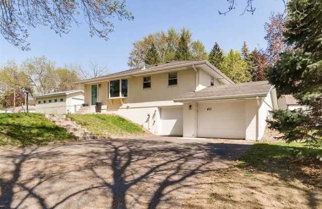 401 Grafton Avenue North - 401 Grafton Avenue North, Oakdale, MN 55128