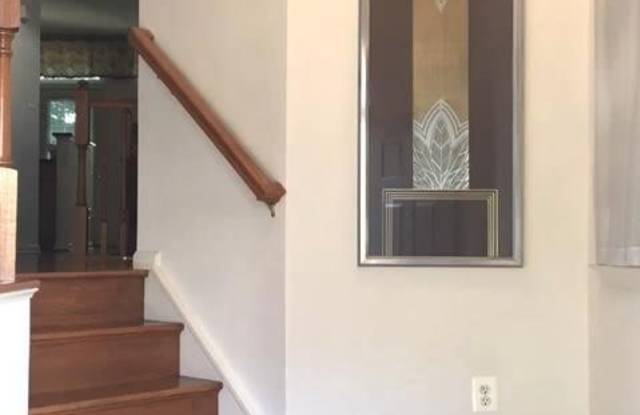 2771 MANHATTAN PLACE Gallery 2