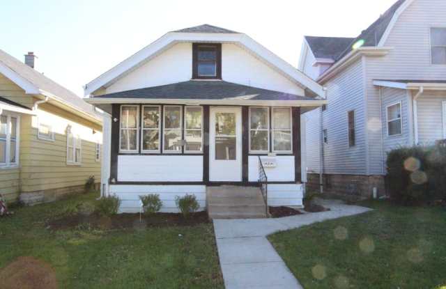 3 bedroom 1 bath West Allis home with granite counters and 2 car garage photos photos