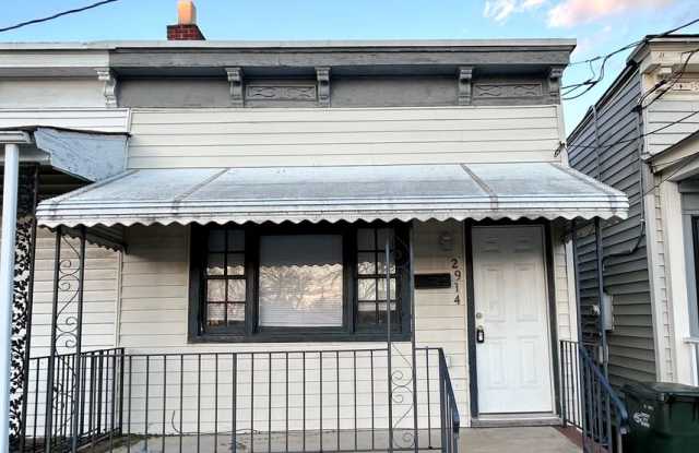 Available Now! | 2 Bed/ 1 Bath | Church Hill North photos photos