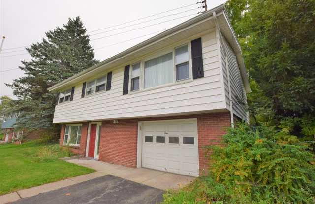 Bright 4 Bedroom Walking to IC photos photos