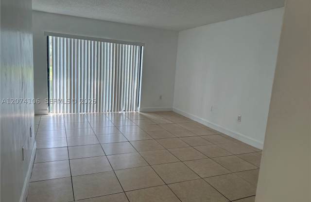 9454 Palm Cir S Gallery 3