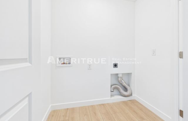 New 4 Bed 3.5 bathroom Townhome Gallery 3