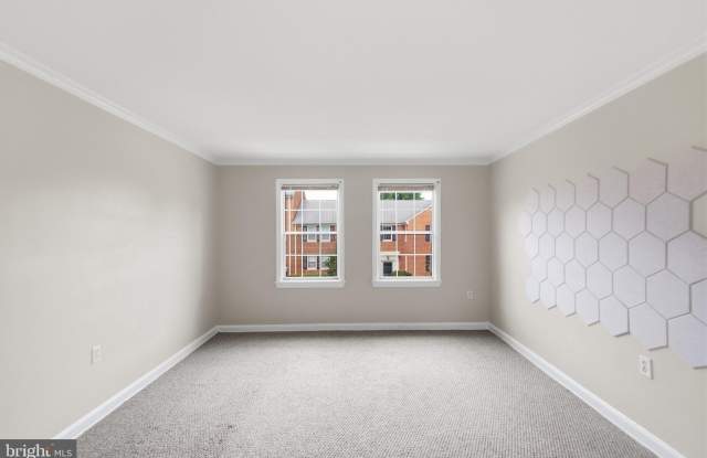 6704 W WAKEFIELD Drive Gallery 3