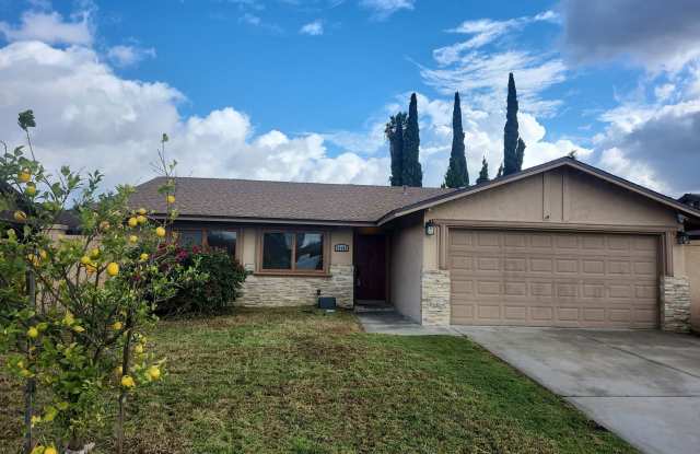 House on cul-de-sac with big back yard photos photos