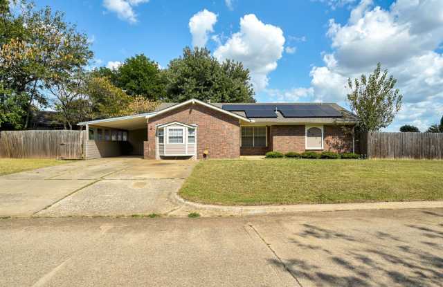 Corner-Lot Charmer Near Tinker AFB | Solar-Powered 3-Bedroom Beauty! photos photos