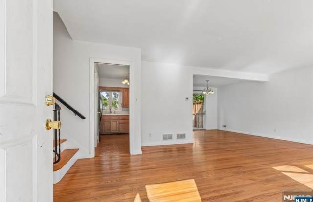 63 Susan Drive Gallery 3