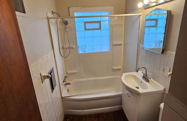 4 Bed 1 Bath Gallery 4