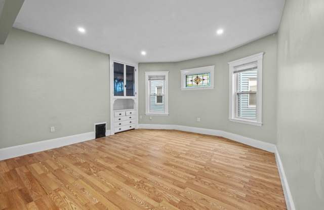 25 Howes St. 3 Gallery 4