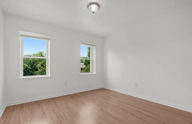 2 Bedroom End Unit Accepting Voucher and Market Tenants photos photos