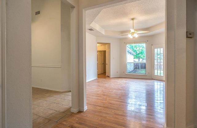 2201 Walden Place Gallery 3