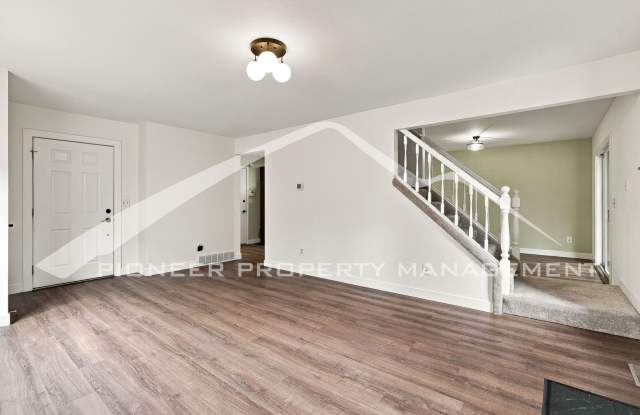 Spacious Home with Central AC and Washer/Dryer Gallery 4