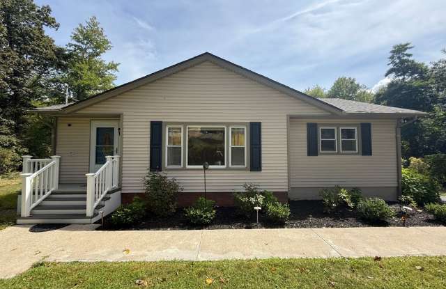 3 Bedroom House with Many Amenities in Rock Tavern photos photos