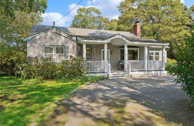 27 Lynn Avenue - 27 Lynn Avenue, Hampton Bays, NY 11946