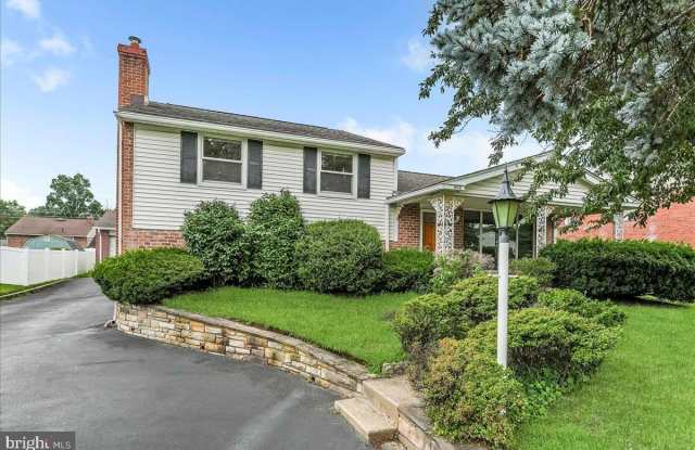 400 KENNERLY ROAD photos photos