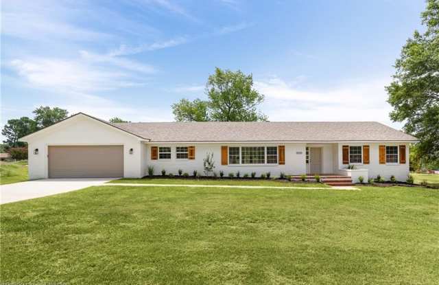 2020 Country Club AVE - 2020 Country Club Avenue, Fort Smith, AR 72901 2020 Country Club AVE - 2020 Country Club Avenue, Fort Smith, AR 72901