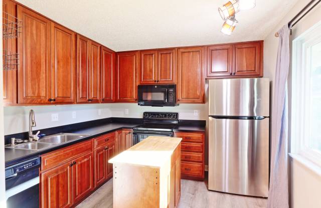 Spacious 3-Bedroom Condo with Finished Basement & Private Fenced Yard! photos photos Spacious 3-Bedroom Condo with Finished Basement & Private Fenced Yard! photos photos