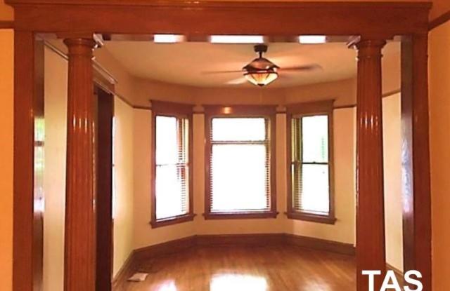 1941 N Mohawk St 1 Gallery 3