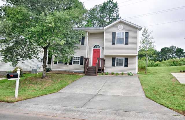 Amazing 4 bed/2 bath split level home conveniently located near RTP with fenced yard! photos photos Amazing 4 bed/2 bath split level home conveniently located near RTP with fenced yard! photos photos