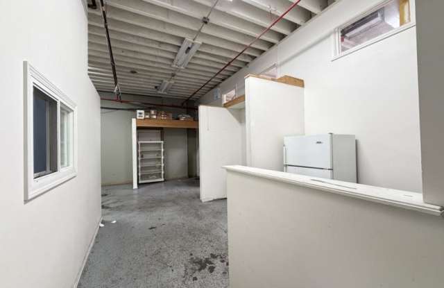 608 Albany Gallery 4