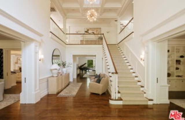 2435 Mandeville Canyon Road Gallery 3