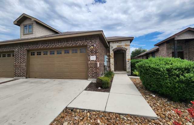 3/2/2 Duplex Close To Creekside Shopping Center! Fridge Included /No Carpet / CISD photos photos