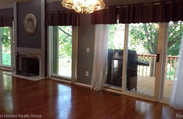 35460 Woodfield Drive Gallery 4
