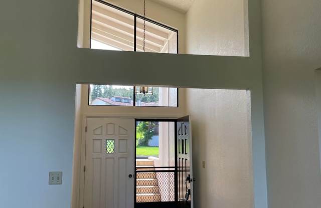 Sparkling, Mountaintop House in Gated Community w/Ocean View Gallery 4