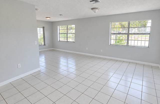 20620 NW 26 CT Gallery 3