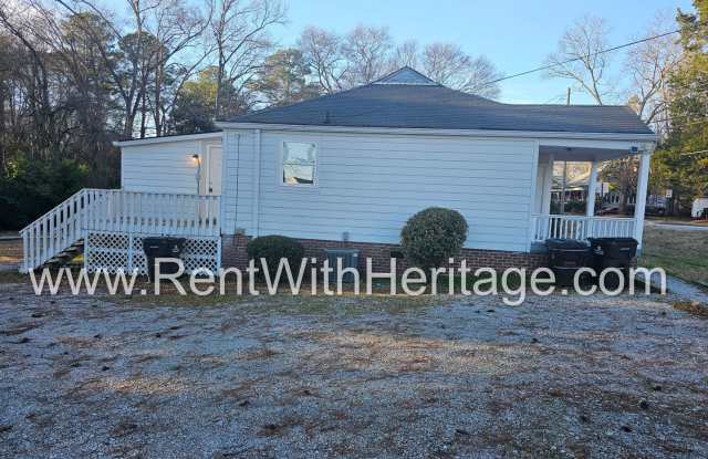 WOW! GREAT 1 BEDROOM / 1 BATH APARTMENT ON THE BACK OF BEAUTIFUL HISTORICAL HOME/ TOTALLY RENOVATED! Gallery 4