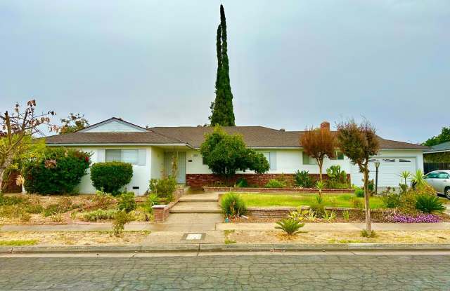 Spacious North Fresno 4/3 with Pool photos photos