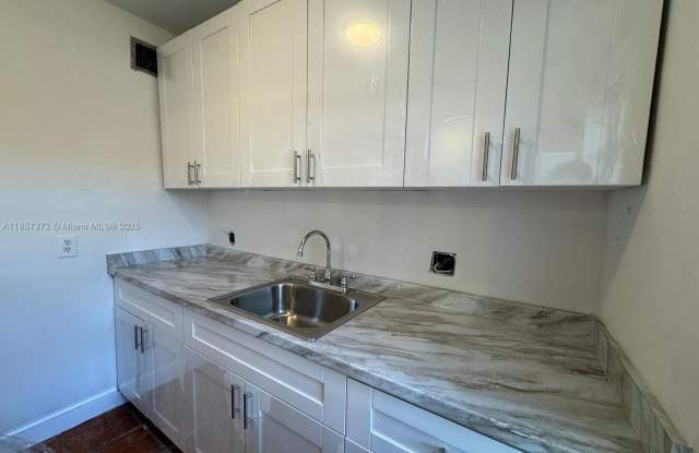 1431 SW 37th Ave photos photos