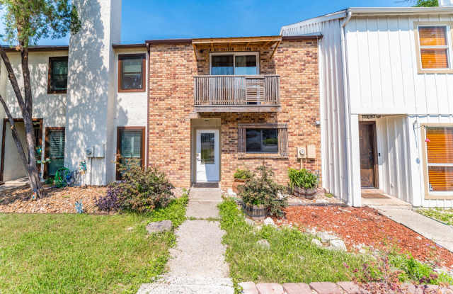 2-BEDROOM TOWNHOME IN ALAMO HEIGHTS photos photos