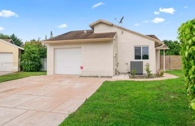 11041 SW 11th Ct photos photos