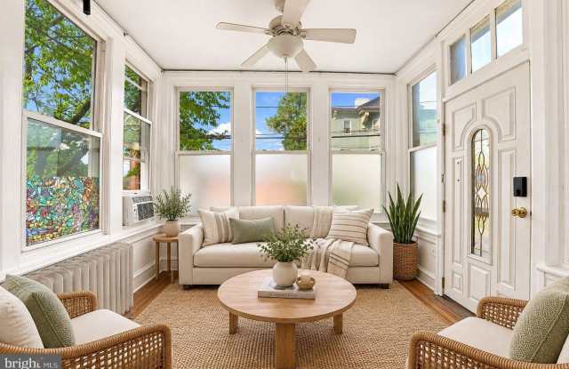 1 ATHENS Avenue W Gallery 3